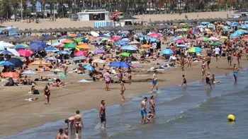 Reguli stricte. Doi turiști, amendați pentru că au ocupat un loc pe plajă mai devreme de ora 08:00 în Spania