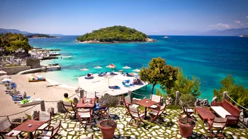 Adevărul despre plajele din Albania, dezvăluit de doi turişti români. Ce nu se vede în pozele perfecte: 