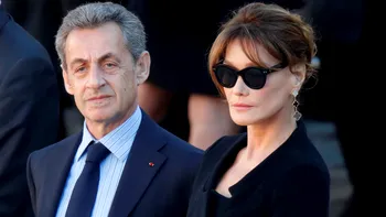 Carla Bruni a smuls microfonul din mâna unui jurnalist ca să-și apere soțul: “Nu las ura să câștige” VIDEO