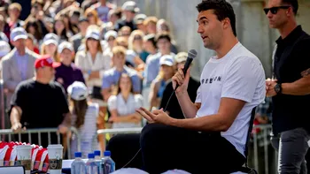 Parlamentul European refuză un minut de reculegere pentru influencerul Charlie Kirk; dreapta huiduie și bate în pupitre