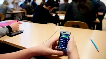Cum vor fi pedepsiți elevii prinși cu telefonul la școală. Explicațiile lui Daniel David: “Pot fi trimiși în sala de izolare. Poți chema agentul de pază dacă e nevoie”