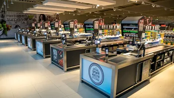 De ce gumele, tabletele mici de ciocolată sau sucurile sunt mereu puse lângă casele de marcat? Secretul supermarketelor din întreaga lume
