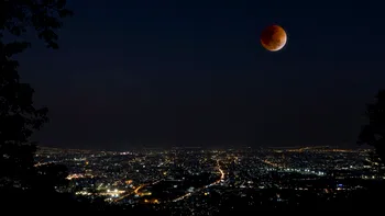 Eclipsa totală de Lună, observată şi din Bucureşti. Programul Observatorului Astronomic pentru 7 septembrie