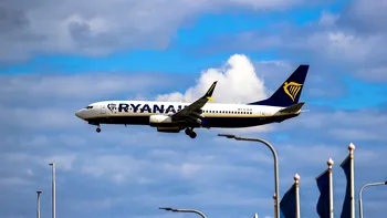 Fără bilete de avion pe hârtie. Clienţii Ryanair nu mai au voie în aeronave dacă nu au aplicaţia instalată