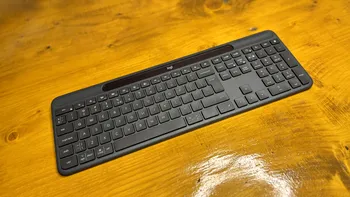 REVIEW Logitech Slim Solar+, o tastatură solară care te ajută să fii productiv, să profiți de AI și să uiți de grija încărcării pentru totdeauna. Cât este de deșteaptă VIDEO