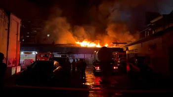 Incendiu puternic în București. Au fost trimise mai multe mesaje Ro-Alert pentru mai multe sectoare