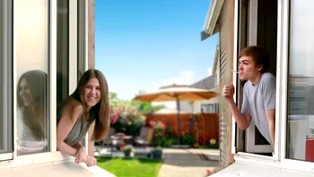 La ce distanţă faţă de curtea vecinului poţi avea ferestre? Ghid pentru construcţiile noi