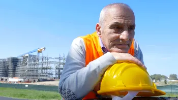 Până la ce vârstă poți lucra legal în România și ce spune Codul Muncii despre pensionare