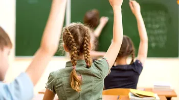 Programa şcolară, modificată. Ce vor învăţa elevii de liceu în plus din septembrie 2026