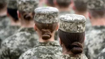 Serviciul militar ar putea deveni obligatoriu și pentru femeile din Letonia, începând cu 2028