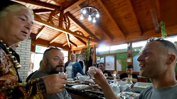 Unul din cei mai cunoscuţi vloggeri din Anglia a făcut un video cu cei mai bogaţi rromi din România. 