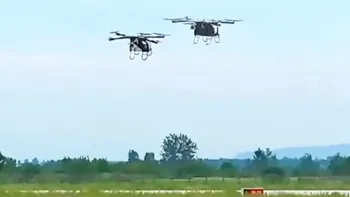 Două mașini zburătoare s-au ciocnit: una a luat foc la aterizare, în cadrul unei demonstrații de tehnologie aeriană în China