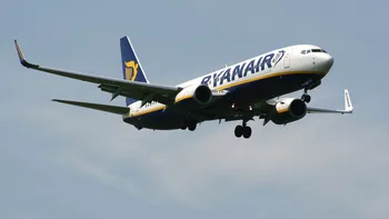 Clipe de panică la bordul unui avion Ryanair. Două însoțitoare de bord, rănite în urma turbulențelor violente