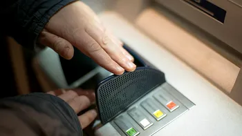 Ce se întâmplă dacă scoți sume mari de bani de la bancomat: când face ANAF verificări