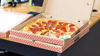 Cum ambalezi în cutie pizza rămasă pentru a ocupa mai puţin spaţiu în frigider? Trucul e salvator