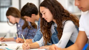 România are cel mai mare decalaj salarial din UE între absolvenții de facultate și persoanele fără studii