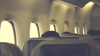 Gestul frumos al unui român a stârnit controverse. A lăsat ascunse în avion două cartele pentru Egipt: ”Pe locul 30D”