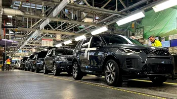 Jaguar Land Rover, blocată de un atac cibernetic: Producția este oprită din august și s-a lăsat cu pierderi de milioane