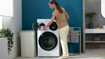 Mașina de spălat rufe care curăță în același timp haine albe, negre și colorate. Cum reușește Candy Multi Wash acest lucru, de fapt