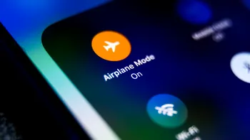 Activează modul avion pe telefon. Puțini știu de aceste 3 motive utile