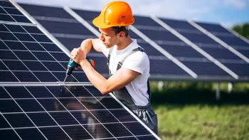 Cât costă să îți montezi panouri solare acasă și în cât timp îți recuperezi investiția. Prețuri actualizate în 2025