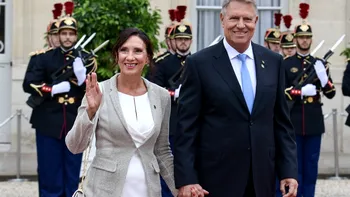 Carmen Iohannis s-a retras din viaţa publică de tot? Detaliul observat de români în ceea ce o priveşte pe soţia fostului preşedinte