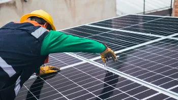Conflict între prosumatori și distribuitori: cine controlează producția de energie solară în România