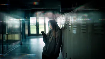 REVIEW „Unknown Number: The High School Catfish”, documentarul care te face să te întrebi „Cum este posibil așa ceva?”