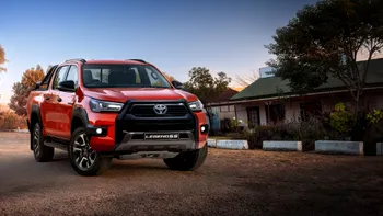 Toyota recheamă aproape 600.000 de mașini din cauza panourilor digitale defecte