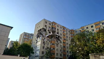 Autoritățile pregătesc demolarea blocului din Rahova. Locatarii, escortați să-și recupereze lucrurile