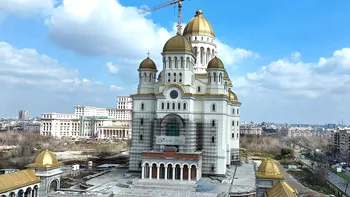 Catedrala Mântuirii Neamului se așteaptă a fi un punct de atracție pentru străini, dar mulți cred că îi lipsește valoarea estetică: “Nu are frumusețe arhitecturală”