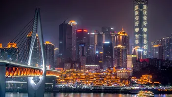 Chongqing, „orașul magic 8D” al Chinei: metroul trece prin blocuri, iar parterul începe la etajul 22