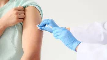 Vaccinul împotriva zonei zoster ar putea reduce riscul de demență. De ce devin dovezile tot mai convingătoare