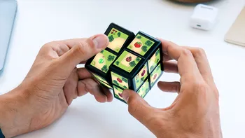 Cubul Rubik devine un gadget digital: puzzle clasic, gaming modern și widgeturi pe fiecare față Wowcube