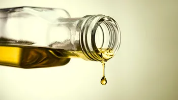 Este bine să prăjești cu ulei de măsline? Ce spun nutriționiștii despre alegerea corectă a uleiului de gătit