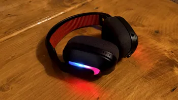 Căști cu microfon pentru birou sau gaming: greșelile care îți pot strica apelurile, meciurile și banii