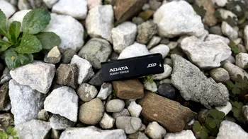 REVIEW ADATA SC610 - un stick USB pentru 2025. Ascunde 1TB de spațiu într-un SSD de mare viteză și doar 13 grame