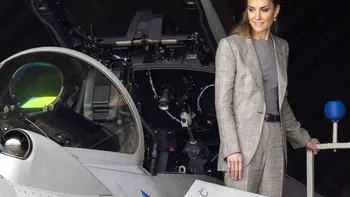 Imagini virale cu Kate Middleton! Prințesa de Wales a urcat pe tocuri într-un avion de luptă