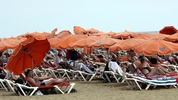 Lege nouă: turiștii care aruncă gunoaie pe plajele de pe litoral vor fi amendați cu până la 1.000 de lei