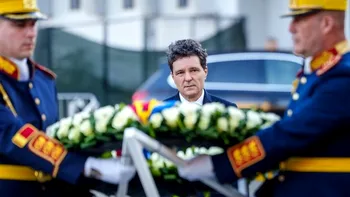 Mesajul transmis de Nicușor Dan la 10 ani de la Colectiv. Președintele a aprins o lumânare și a depus o coroană de flori în memoria victimelor