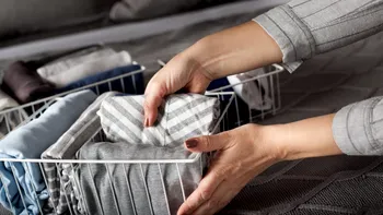 Metoda japoneză de împăturire a hainelor. Aşa vei avea mereu un şifonier ordonat