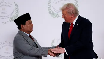 Moment surprins de un microfon deschis: Președintele Indoneziei a avut o solicitare pentru Donald Trump, după summitul din Egipt