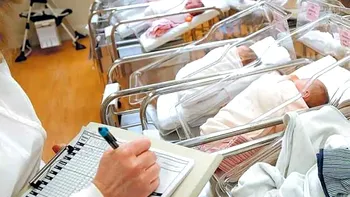 Cât ne costă criza demografică din țara noastră. Românii nu mai vor să facă niciun copil, iar natalitatea negativă ne va durea pe toți