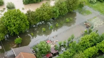 O localitate din Constanța, izolată complet din cauza apelor. Drumurile au fost blocate de inundații