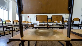 Primul județ în care se închid școlile din cauza codului roșu de furtuni. Cursurile sunt suspendate miercuri, 8 octombrie, în toate unitățile