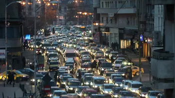 Ce sunt micile maşini verzi care au apărut în Capitală? Bucureştenii întorc inevitabil capul după ele, sunt neobişnuite