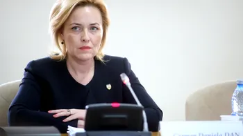Sora fostului ministru de Interne Carmen Dan a fost reținută pentru 24 de ore