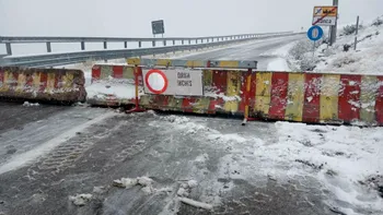 Transalpina rămâne închisă pe un sector de drum. Stratul de zăpadă este între 20-40 centimetri. Când s-ar putea redeschide circulația