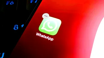 Setarea ascunsă din WhatsApp care îți poate compromite telefonul chiar și în buzunar