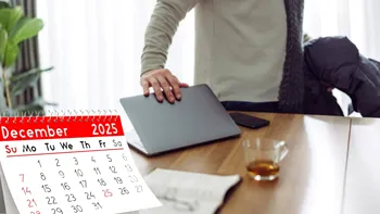 Zile libere legale în decembrie 2025: câte minivacanțe au românii la final de an